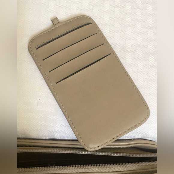 Liz Claiborne Beige Crossbody Purse, 3 zippered pouches, zipper closure - Picture 4 of 15